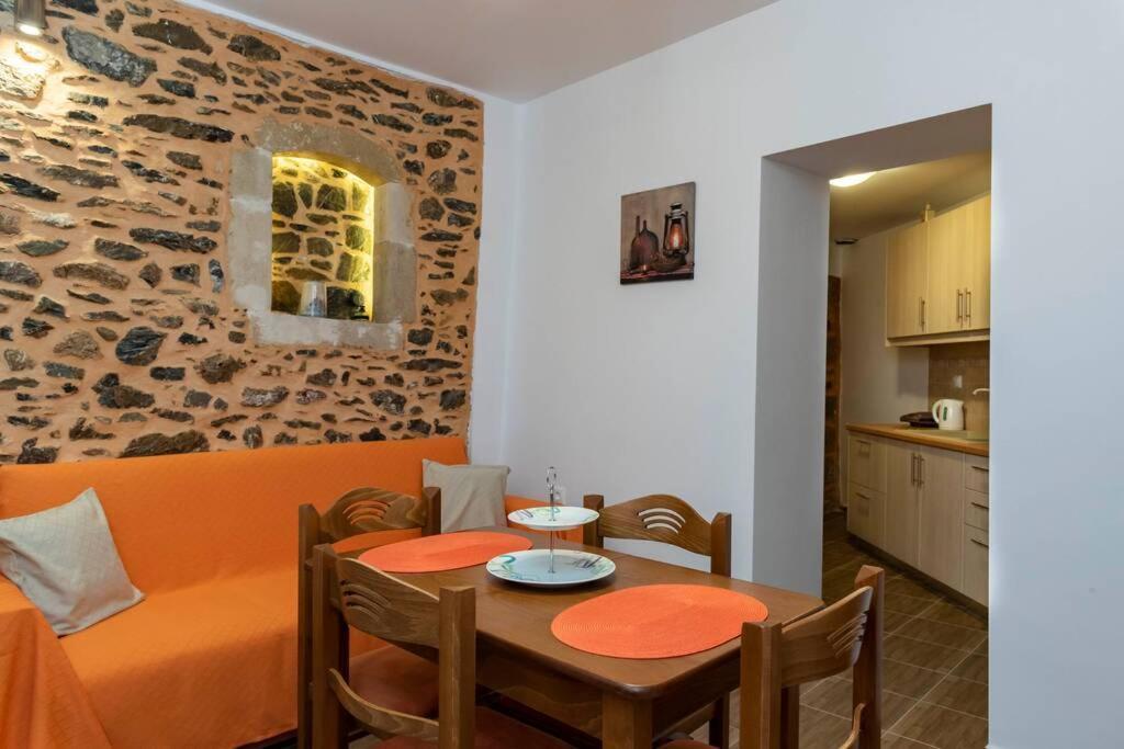Paraspori Traditional Home With View Exterior photo