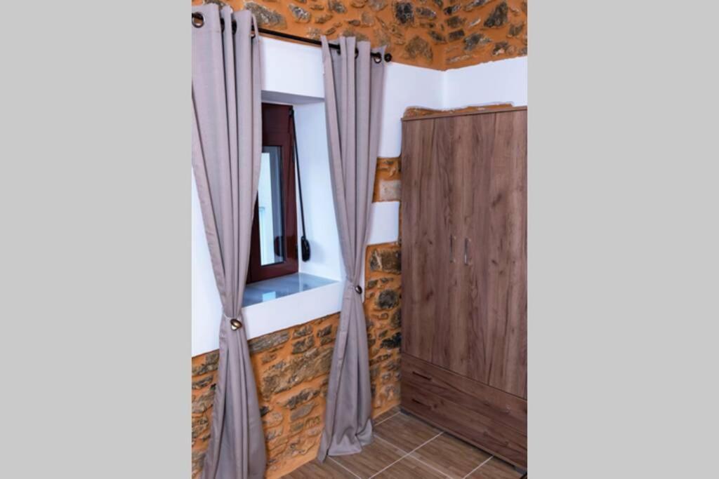 Paraspori Traditional Home With View Exterior photo